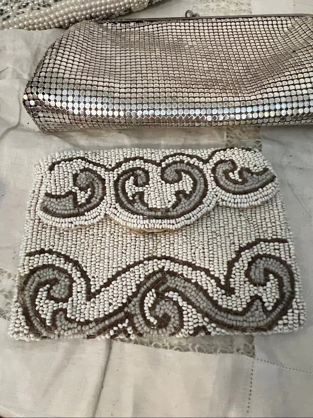 Lot Whiting & Davis mesh and unmarked beaded clutch purses